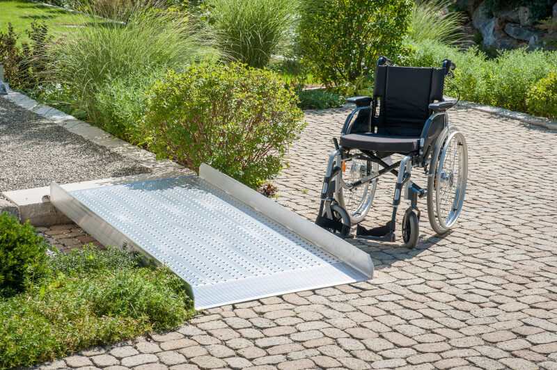 Rollstuhlrampe 5495 mm | Rutschfest & Sicher | Stationäre Rollstuhlrampe für Treppen und Absätze