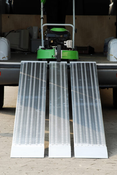 Aluminium Verladeschiene AOS | 1505 x 400 x 60 mm | Schiene mit rutschhemmender Perforierung R12 | Tragkraft 1670 kg/Paar | Auffahrrampe