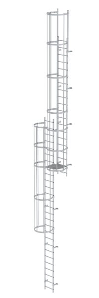 Mehrzügige Steigleiter mit Rückenschutz...