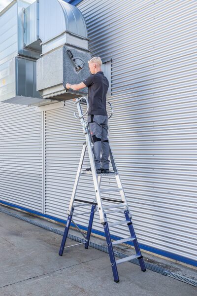 Plattformleiter steckbar mit klappbaren Griffen