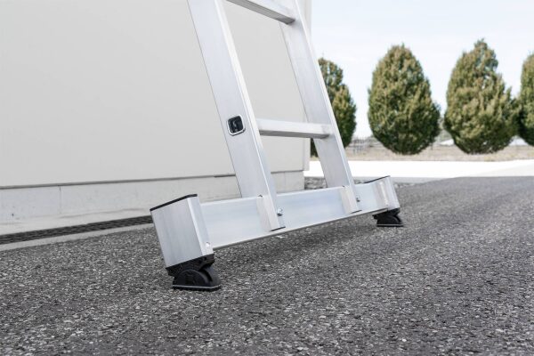 Sprossen-Schiebeleiter 2-teilig mit nivello®-Traverse 2x8 Sprossen