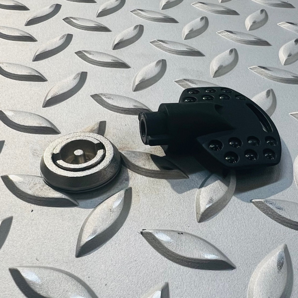 Schachtabdeckung Edelstahl V2A 700x700 mm Tränenblech | Schachtdeckel verstärkt mit Scharnier | A15